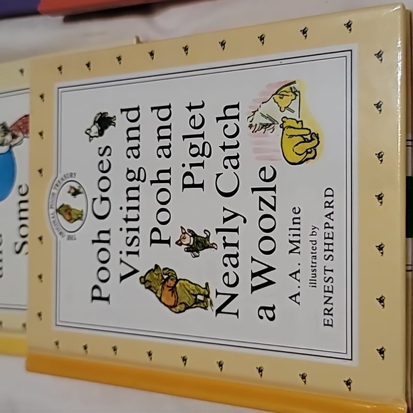 Set of 5 Original Winnie the Pooh Treasury Hardcover Mini Books - Picture 3 of 9